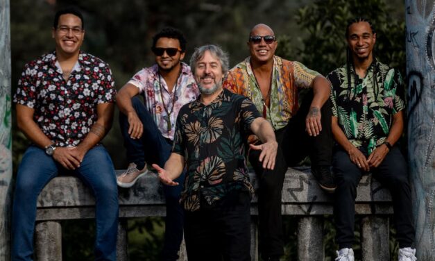 PEIXELÉTRICO CELEBRA 25 ANOS DE CARREIRA COM ÁLBUM QUE ABORDA TEMAS COMO POLÍTICA E QUESTÕES AMBIENTAIS