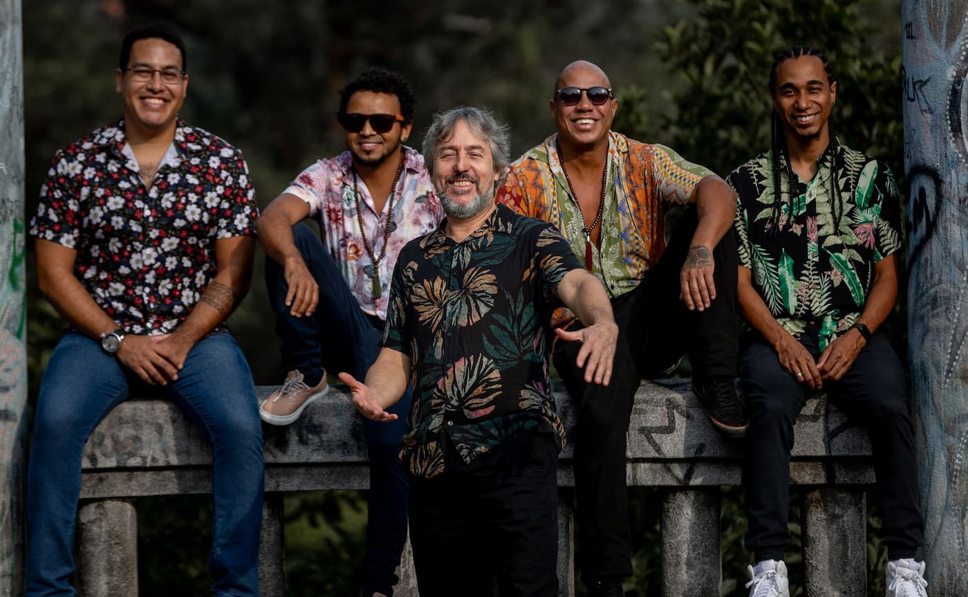 PEIXELÉTRICO CELEBRA 25 ANOS DE CARREIRA COM ÁLBUM QUE ABORDA TEMAS COMO POLÍTICA E QUESTÕES AMBIENTAIS
