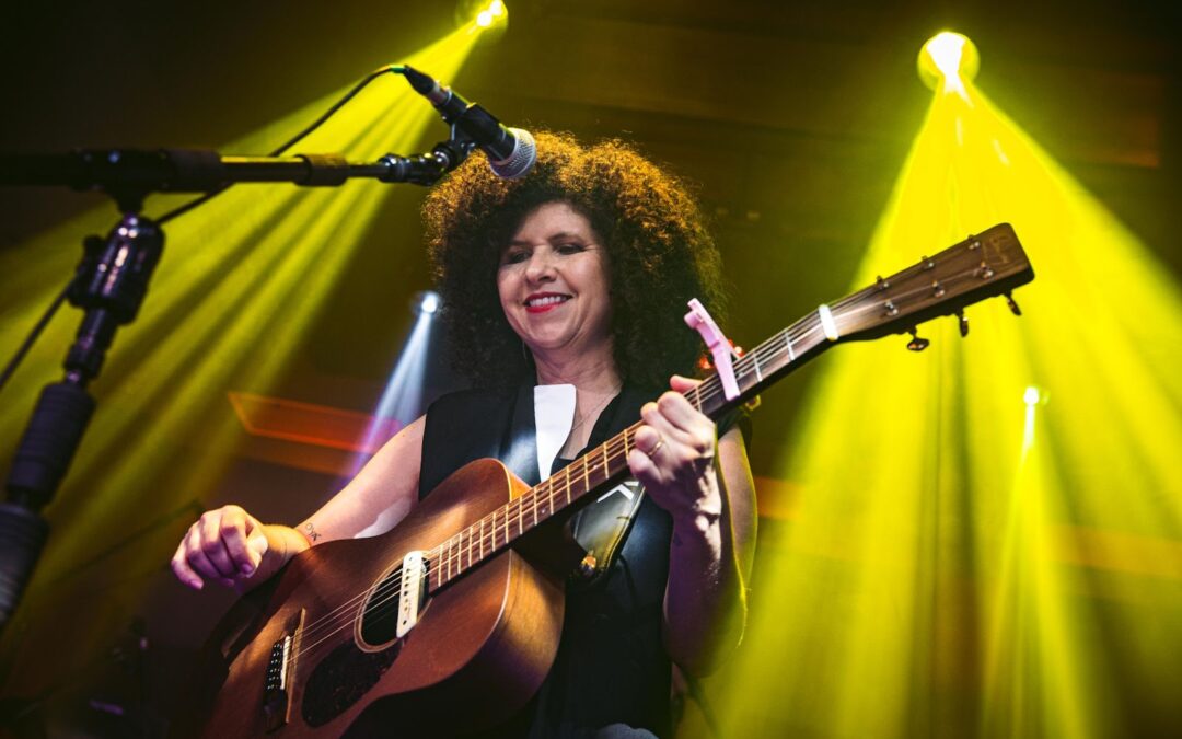 ROBERTA CAMPOS APRESENTA ARRANJOS DINÂMICOS EM CANÇÕES DE SEU ÚLTIMO ÁLBUM NO PROJETO SONASTÉRIO ILUMINA