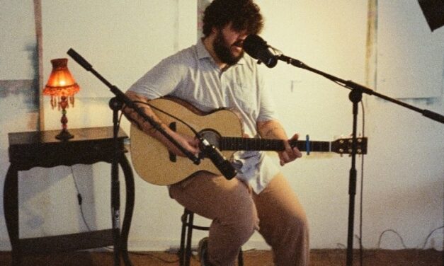 “RAFAEL”, NOVO DISCO SOLO DE BOLA, SE ANCORA NO FOLK E NA MPB, MAS COM UM LEVE FLERTE COM O ROCK ALTERNATIVO