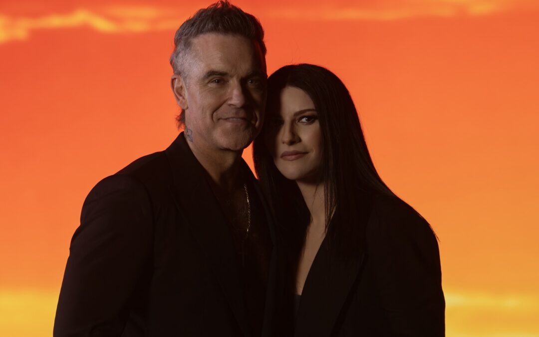 ROBBIE WILLIAMS CONVIDA LAURA PAUSINI E LANÇAM “DESIRE” – PRIMEIRO HINO OFICIAL DA FIFA