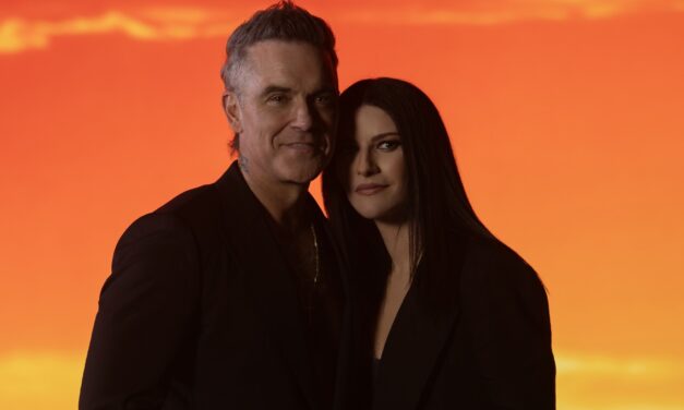 ROBBIE WILLIAMS CONVIDA LAURA PAUSINI E LANÇAM “DESIRE” – PRIMEIRO HINO OFICIAL DA FIFA