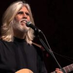 OSWALDO MONTENEGRO TRAZ NOVOS ARES PARA O CLÁSSICO DA DÉCADA DE 80, “LÉO E BIA”, QUE INTEGRA SEU NOVO ÁLBUM
