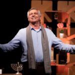 EM ÚNICA APRESENTAÇÃO, “UM SIMPLES JUDEU” TRAZ RICARDO PIPA DE FORMA ÁCIDA, INTELIGENTE E BEM HUMORADO