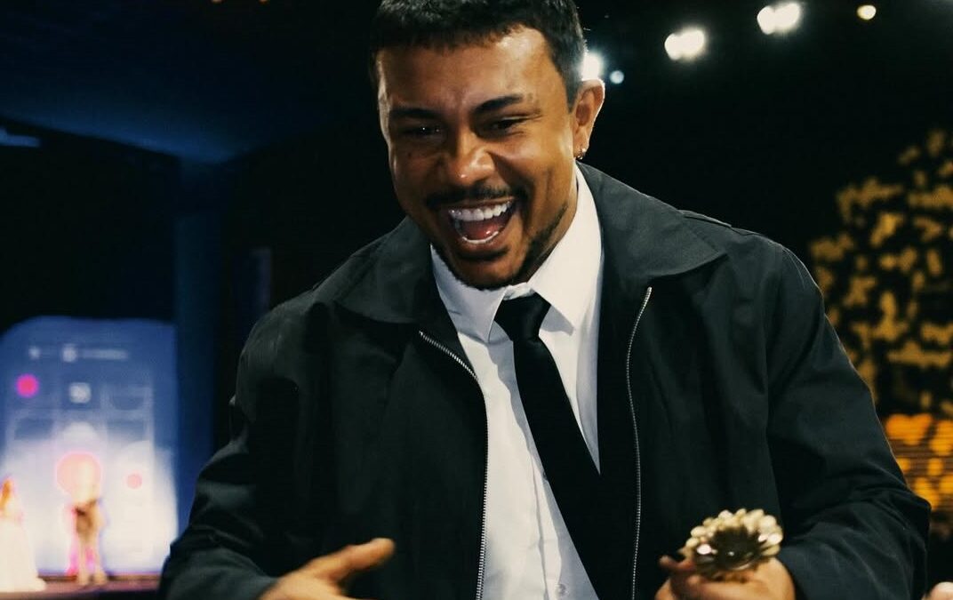 XAMÃ CONSOLIDA SUA ENTRADA NO AUDIOVISUAL E GANHA TROFÉU COMO MELHOR ATOR COADJUVANTE NO FESTIVAL DE CINEMA DE GRAMADO