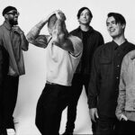 MAROON 5 RETORNA ÀS ORIGENS ENQUANTO EXPANDE SUTILMENTE SEU SOM NO ÁLBUM “LOVE IS LIKE”