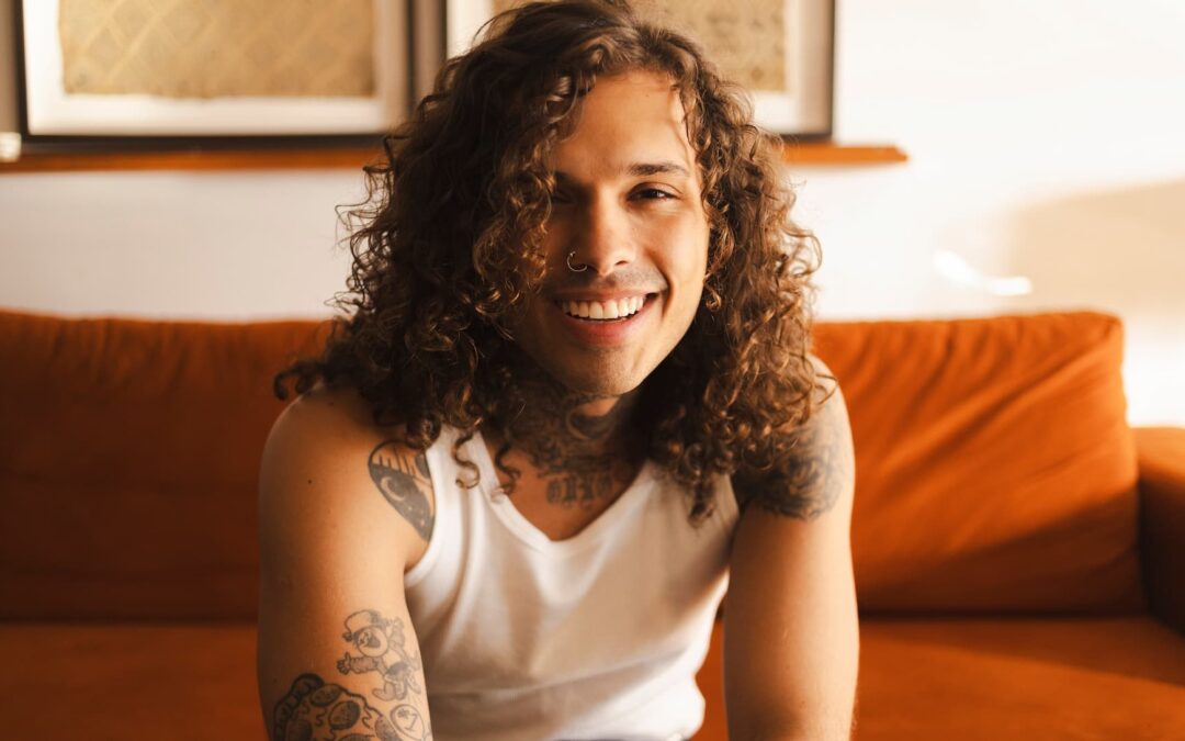 “REPRESENTA UM MOMENTO DE REINVENÇÃO”, DIZ VITÃO SOBRE “SACODE”, SINGLE QUE ABRE CAMINHO PARA SEU NOVO ÁLBUM