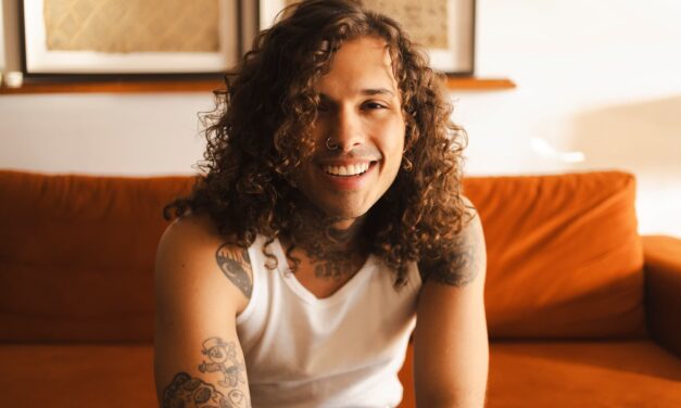 “REPRESENTA UM MOMENTO DE REINVENÇÃO”, DIZ VITÃO SOBRE “SACODE”, SINGLE QUE ABRE CAMINHO PARA SEU NOVO ÁLBUM