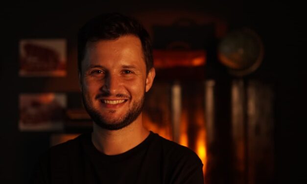 PABLO LANZONI COSTURA VIVÊNCIAS E OBSERVAÇÕES URBANAS NO ÁLBUM “AVISO DE NÃO LUGAR”