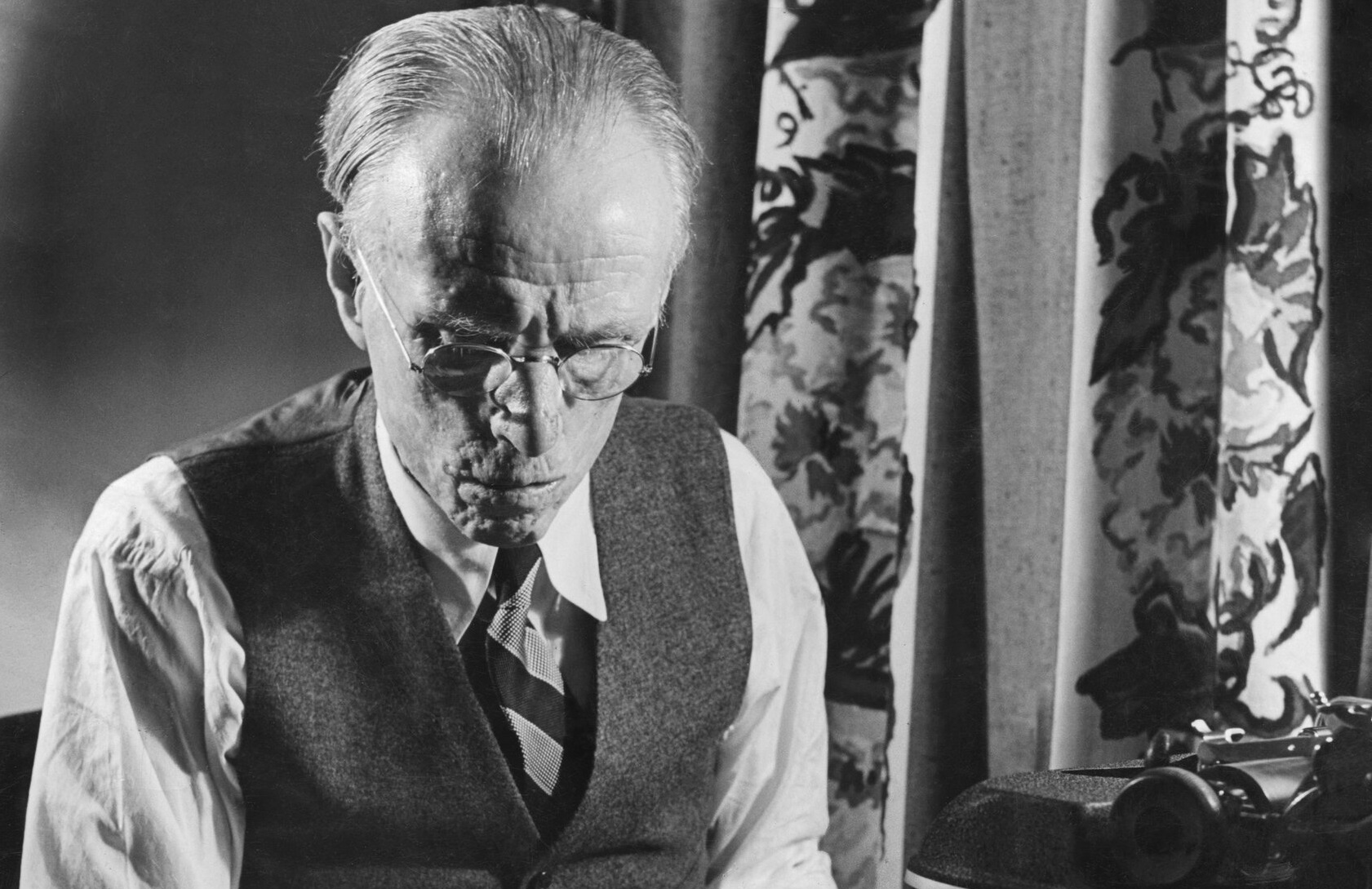 SINCLAIR LEWIS CRITICA OS VALORES DA CLASSE MÉDIA NORTE-AMERICANA NO ROMANCE “BABBITT”