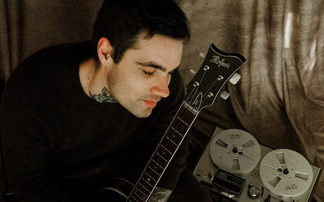 TEREU OBSERVA A GERAÇÃO MILLENNIAL PELO RETROVISOR NO BRUTO E INGÊNUO ÁLBUM DE ESTREIA “MÚSICA PRA ENXERGAR DE NOVO”
