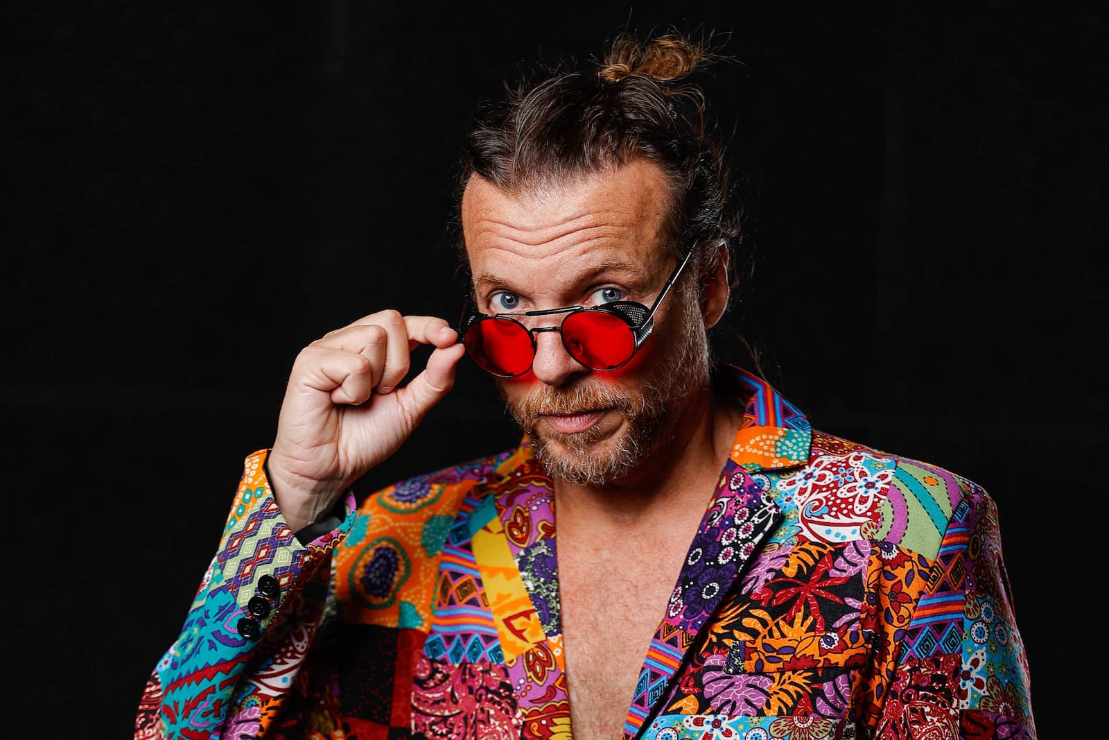 VINNY APRESENTA VERSÃO ACÚSTICA DE “HELOÍSA, MEXE A CADEIRA” EM NOVA FASE DA CARREIRA