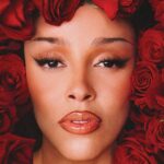 DOJA CAT ANUNCIA LANÇAMENTO DE SEU NOVO ÁLBUM “VIE” E DIVULGA CLIPE DA FAIXA “JEALOUS TYPE”