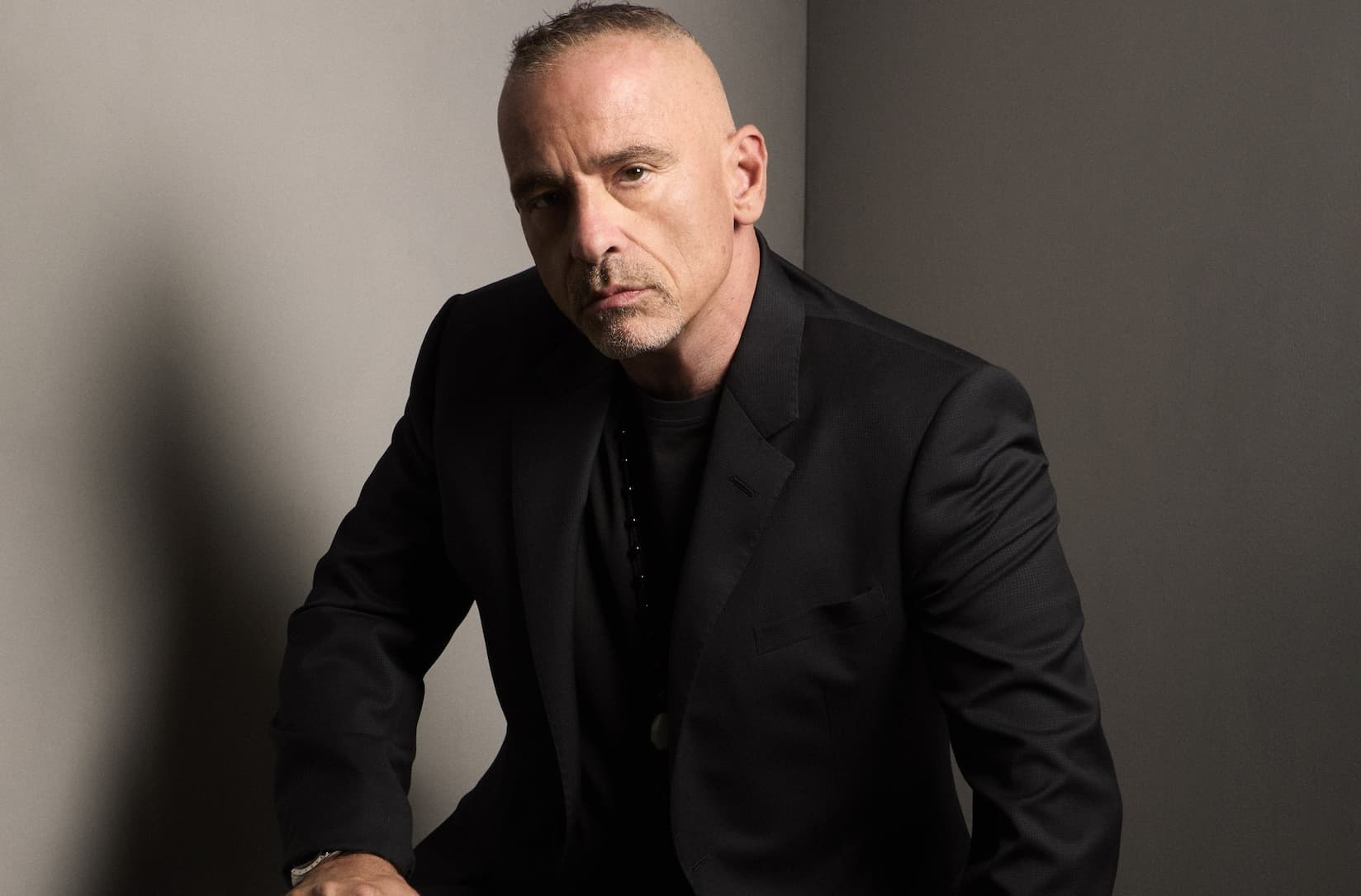 EROS RAMAZZOTTI FALA SOBRE RENASCIMENTO AFETIVO NO VÍDEO DO SINGLE “IL MIO GIORNO PREFERITO”