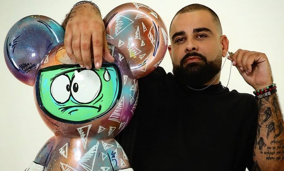 THIAGO ROSINHOLE É O PRIMEIRO ARTISTA INDEPENDENTE A CRIAR UMA COLABORAÇÃO COM A RELOJOARIA BULOVA