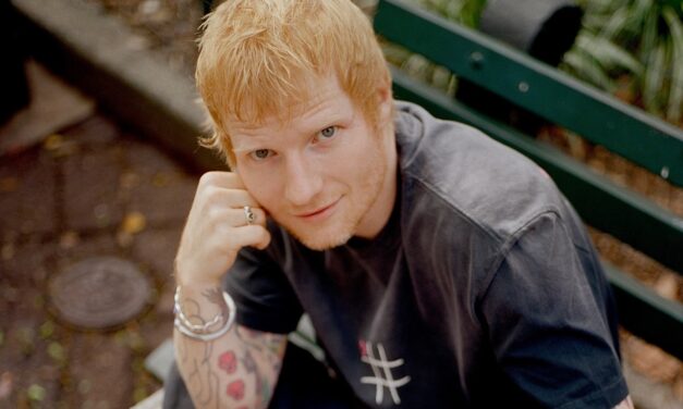 ED SHEERAN EXPLORA NOVOS TERRITÓRIOS MUSICAIS NO ÁLBUM “PLAY” E DIVULGA O CLIPE DO SINGLE “CAMERA”