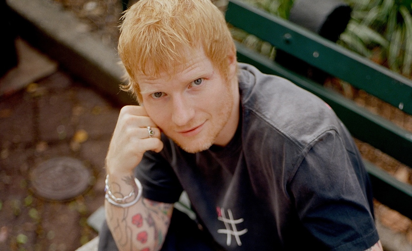 ED SHEERAN EXPLORA NOVOS TERRITÓRIOS MUSICAIS NO ÁLBUM “PLAY” E DIVULGA O CLIPE DO SINGLE “CAMERA”