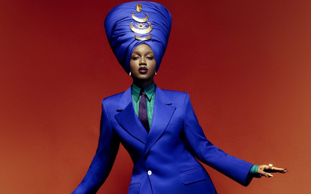 IZA RESGATA SUA AFINIDADE COM KEMET E MERGULHA NO UNIVERSO DO REGGAE COM OS SINGLES “CAOS E SAL” E “TÃO BONITO”