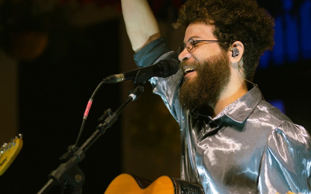 “OUVIA MUITO ESSA MÚSICA QUANDO ERA ADOLESCENTE”, DISSE MARTINS AO REGRAVAR “A LUA Q EU TE DEI”
