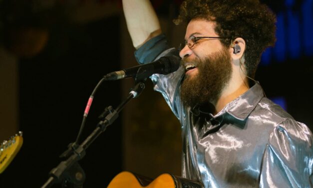 “OUVIA MUITO ESSA MÚSICA QUANDO ERA ADOLESCENTE”, DISSE MARTINS AO REGRAVAR “A LUA Q EU TE DEI”