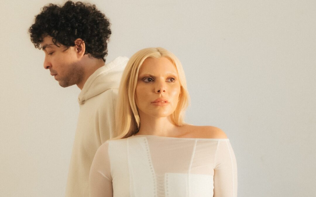 INSPIRADO NA OBRA DE MARINA ABRAMOVIC, CÍCERO E DUDA BEAT SE JUNTAM NO CLIPE “SEM DORMIR”