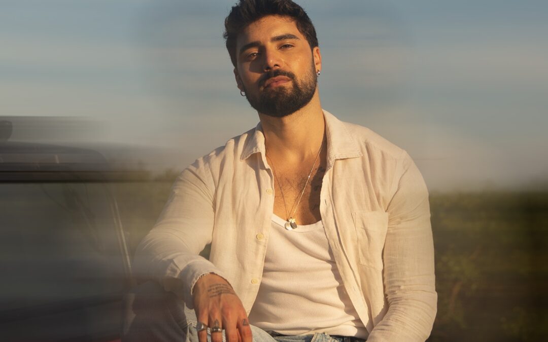 BRUNNO DALTRO CONVERSA DIRETAMENTE COM O OUVINTE E MISTURA SUAVIDADE COM GROOVE NO CLIPE DO SINGLE “VAI QUE”