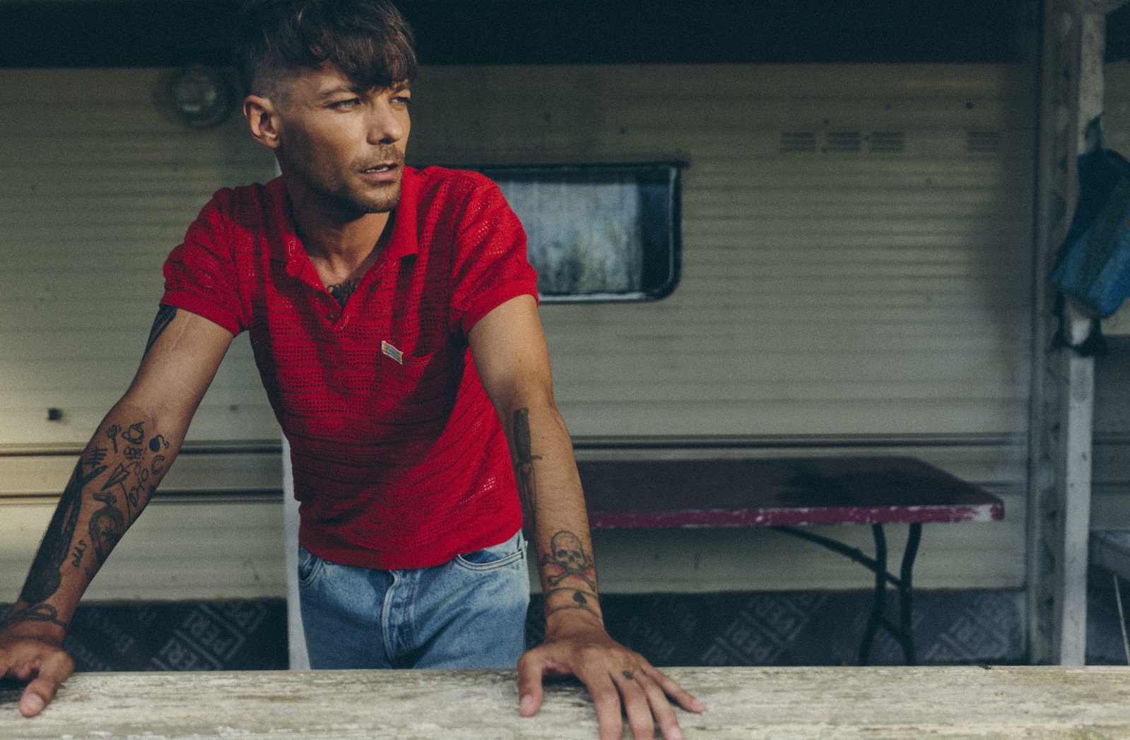 LOUIS TOMLINSON INICIA NOVA ERA E ANTECIPA NOVO ÁLBUM COM O SINGLE “LEMONADE”