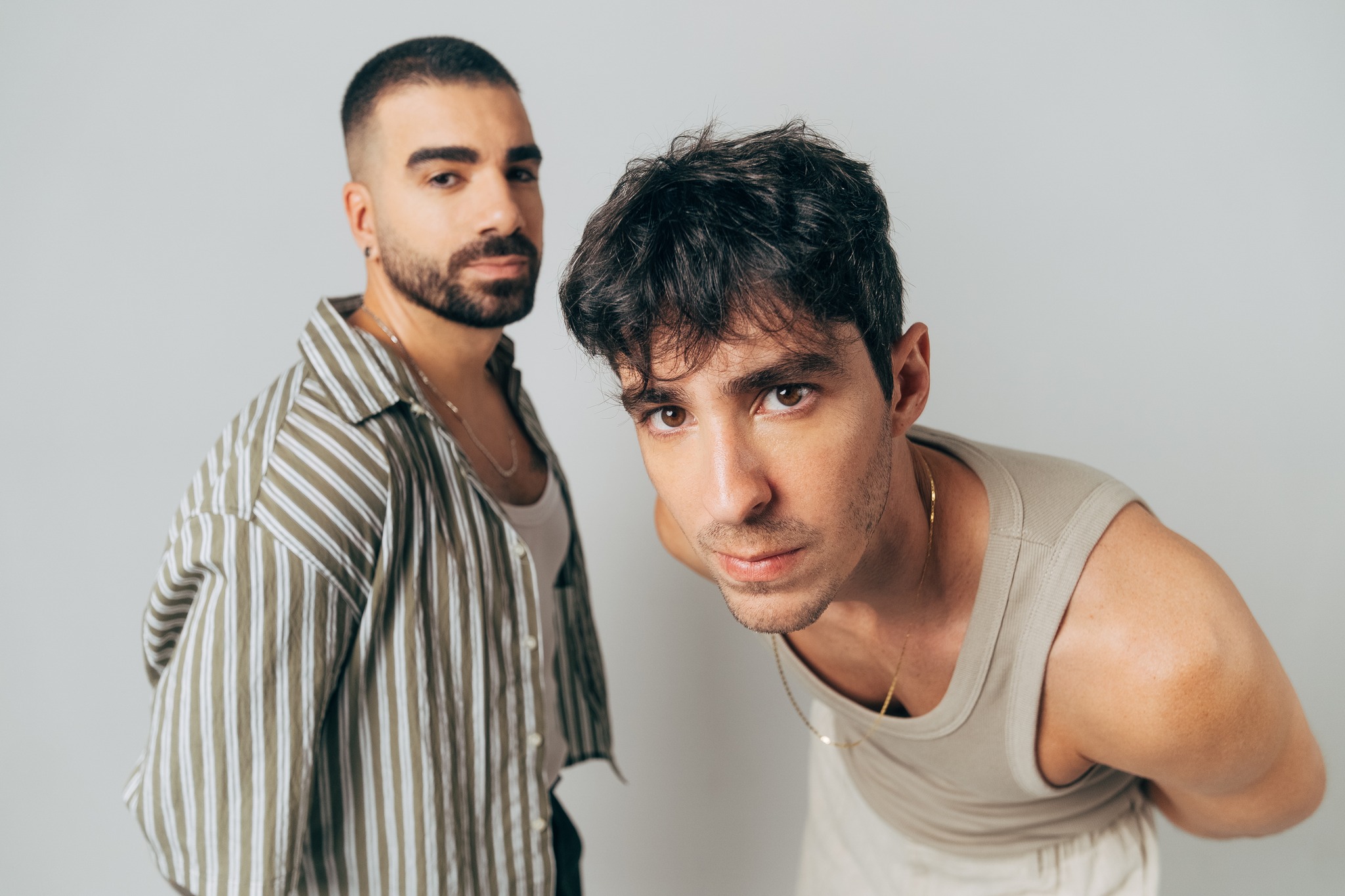 OUTROEU LEVA OS OUVINTES A UMA VIAGEM EMOCIONAL E SONORA ÚNICA COM O NOVO ÁLBUM “QUARTO”