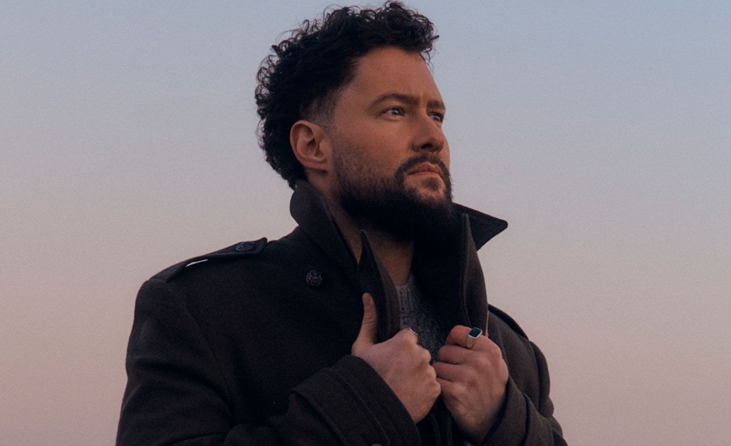 CALUM SCOTT LANÇA “AVENOIR”, SEU AGUARDADO TERCEIRO ÁLBUM DA CARREIRA