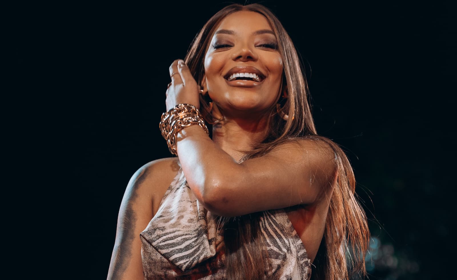 LUDMILLA CELEBRA SEU NOVO MOMENTO COM O R&B E APRESENTA O AUDIOVISUAL DE “LUDMILLA IN MADUREIRA”