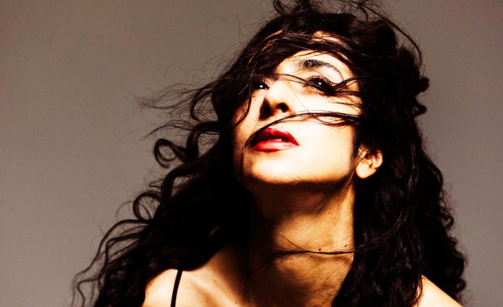 “NASCEU DE FRENTE PARA O MAR”, DISSE MARISA MONTE SOBRE A INÉDITA “SUA ONDA”, PARCERIA COM CARLINHOS BROWN E ARNALDO ANTUNES