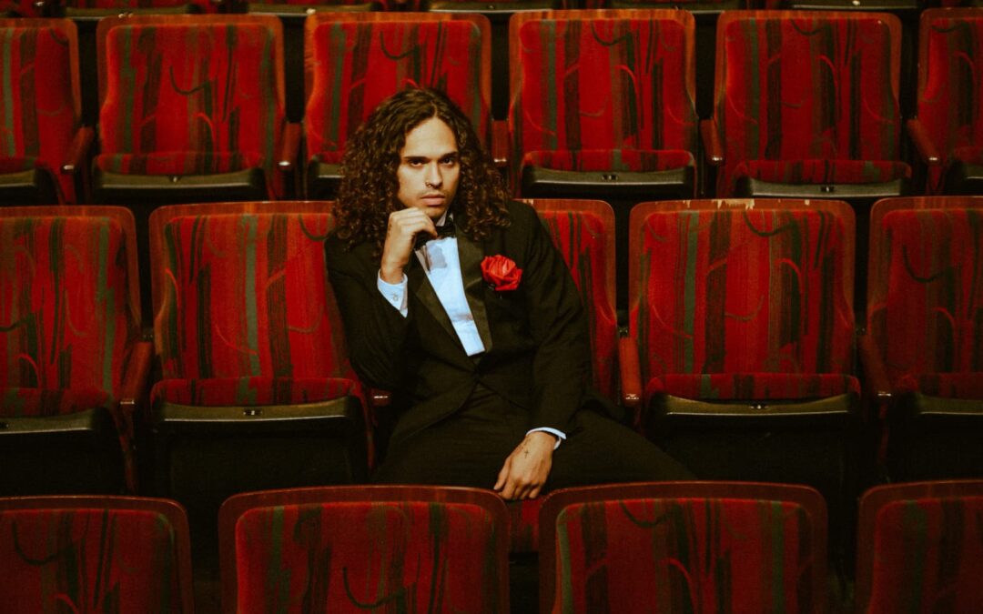 “MAR DE ROSAS”, NOVO SINGLE DE VITÃO, TRANSITA ENTRE A VULNERABILIDADE E A AUTOEXPRESSÃO, UNINDO POESIA E RITMO