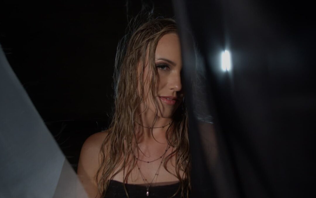 VIVI ZANROSSO TRAZ UM GROOVE ENVOLVENTE DE ROCK ALTERNATIVO EM SEU NOVO SINGLE “HURRICANE”