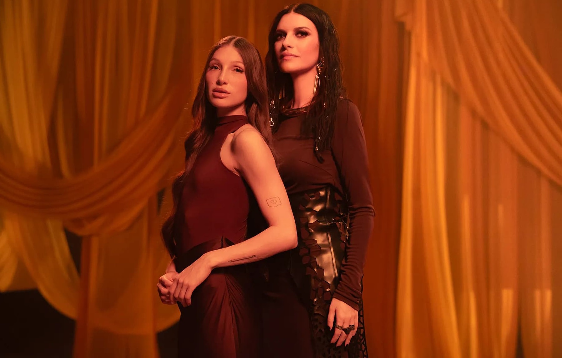 LAURA PAUSINI E YAMI SAFDIE CELEBRAM A MEMÓRIA AFETIVA NA RELEITURA DE “ESO Y MÁS” – CLÁSSICO DE JOAN SEBASTIAN