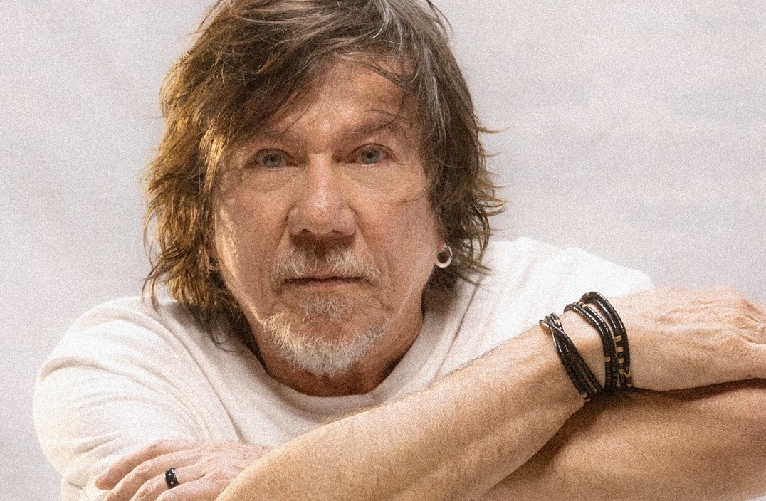 “UM FILME PARA SE OUVIR E UM DISCO PARA SE VER”, DEFINE LENINE SOBRE O LANÇAMENTO DO ÁLBUM “EITA”