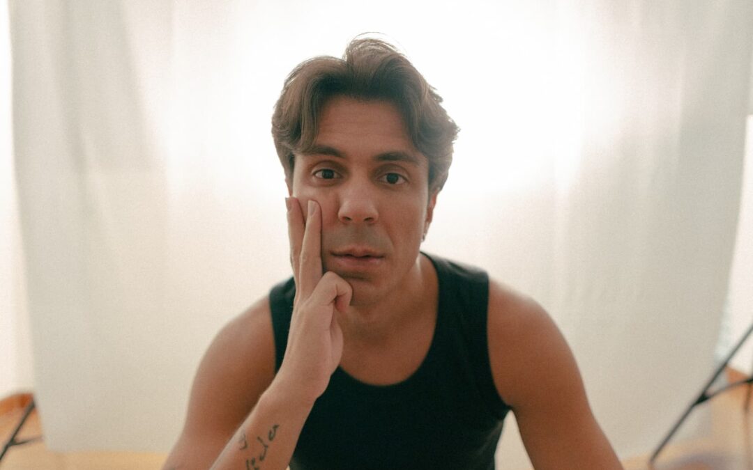 PRESTES A LANÇAR SEU ÁLBUM SOLO DE INÉDITAS, PE LU DIVULGA OS SINGLES “IMPROVÁVEL” E “VAI QUE” AO LADO DE ROBERTA CAMPOS E MAGI