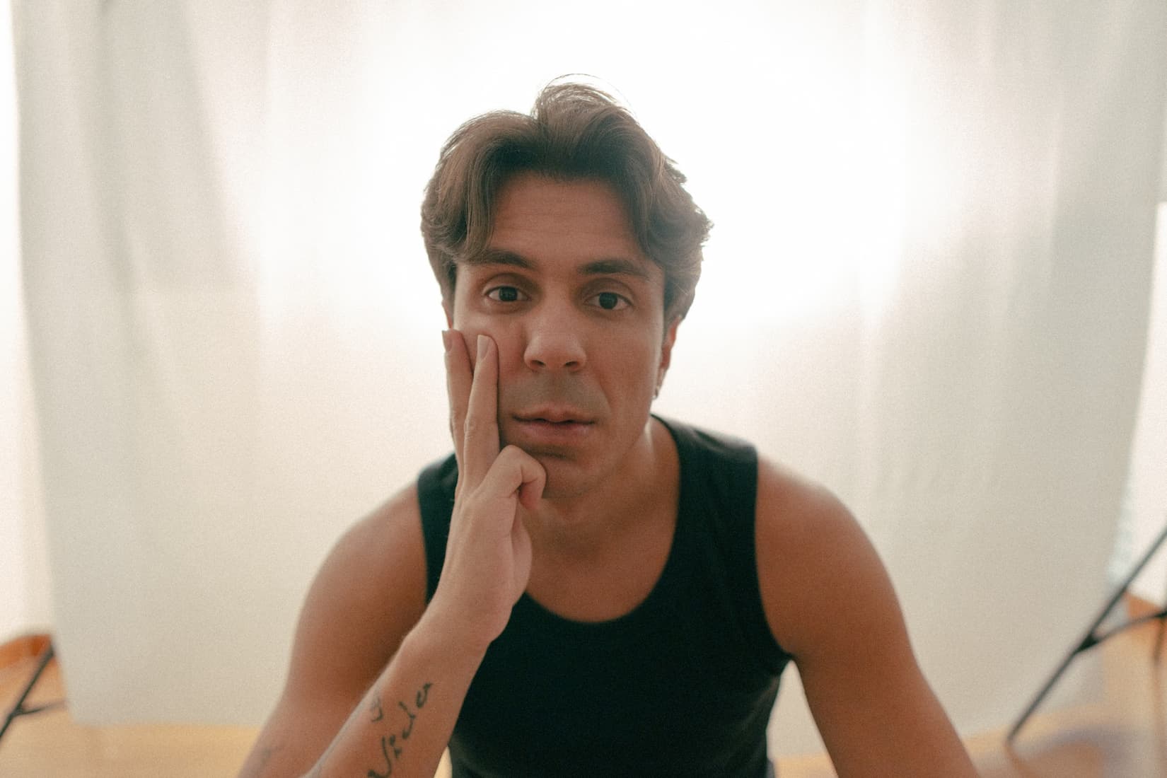 PRESTES A LANÇAR SEU ÁLBUM SOLO DE INÉDITAS, PE LU DIVULGA OS SINGLES “IMPROVÁVEL” E “VAI QUE” AO LADO DE ROBERTA CAMPOS E MAGI