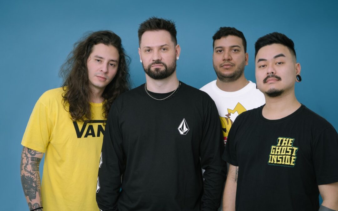 SERENA TRAZ UMA ESTÉTICA IRÔNICA E NARRATIVA AFIADA NO CLIPE “PERTO DO FIM”, UMA VERDADEIRA SÁTIRA AO MERCADO CORPORATIVO