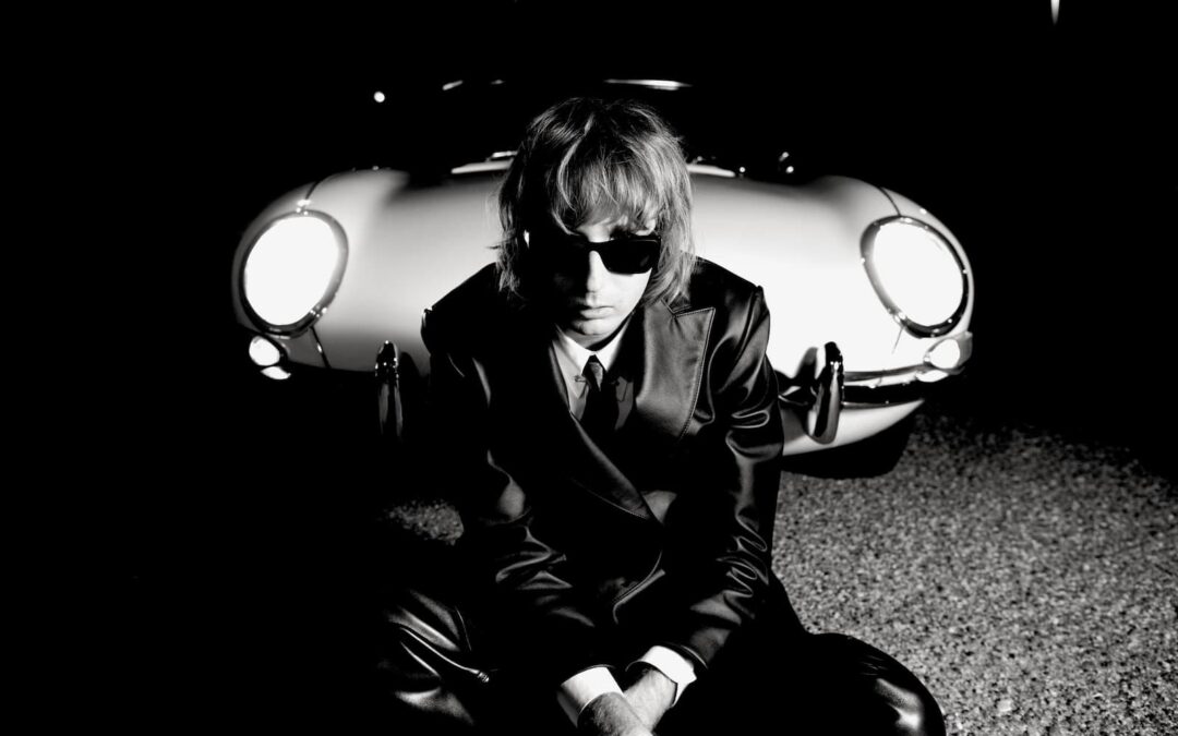 THOMAS RAGGI, GUITARRISTA DO MANESKIN, ANUNCIA “MASQUERADE”, SEU PRIMEIRO PROJETO SOLO