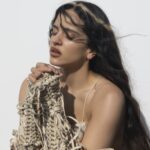 IMERSIVO E INOVADOR – ROSALÍA LANÇA SEU AGUARDADO ÁLBUM “LUX” COM VÁRIAS PARTICIPAÇÕES FEMININAS