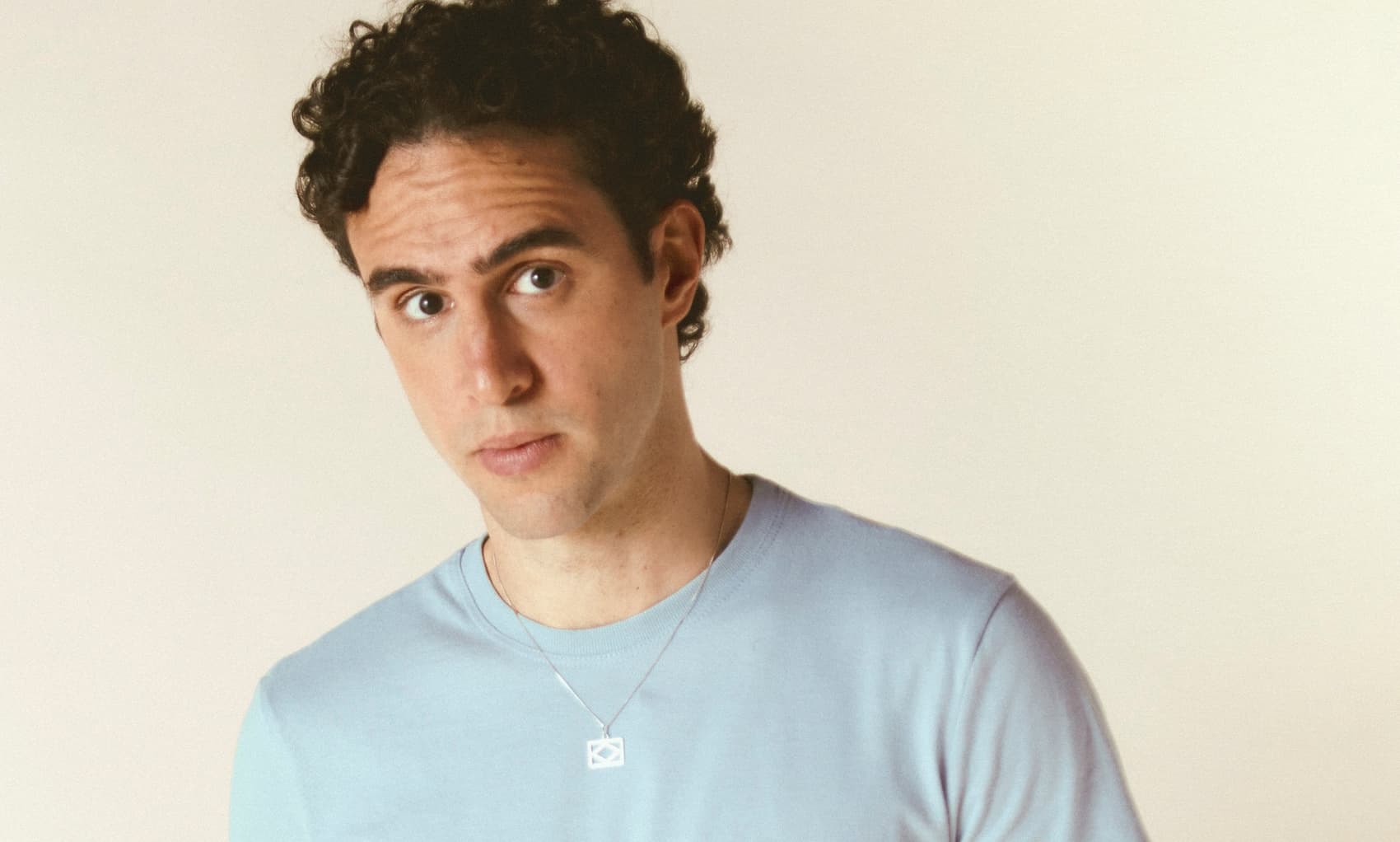 MODA DE VIOLA E PAGODE: “BOAS NOVAS”, ÁLBUM DE ESTREIA DE ZECA VELOSO É UM PROJETO BRASILEIRO