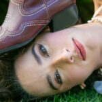 MANOLA APRESENTA “IT’S NOT ME, IT’S ME”, UM AQUECIMENTO PARA O SEU PRIMEIRO ÁLBUM