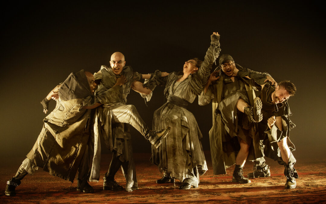 GERALD THOMAS APRESENTA “SABIUS, OS MOLEQUES” – UMA VISÃO ATENTA E CRÍTICA PARA O MUNDO ATUAL