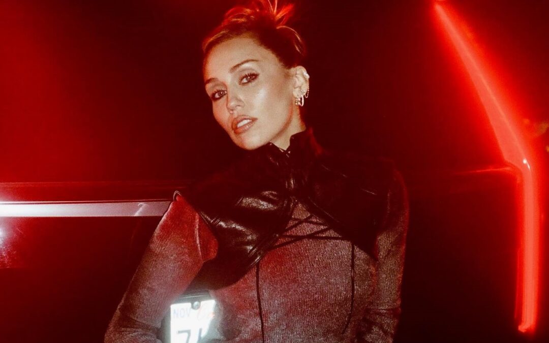 MILEY CYRUS LANÇA CLIPE DE “DREAM AS ONE”, CANÇÃO QUE INTEGRA A TRILHA SONORA DO FILME “AVATAR: FIRE AND ASH”