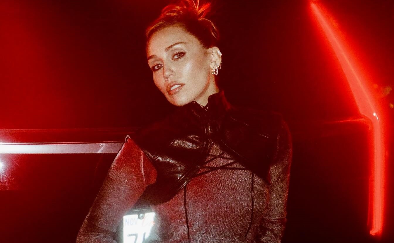 MILEY CYRUS LANÇA CLIPE DE “DREAM AS ONE”, CANÇÃO QUE INTEGRA A TRILHA SONORA DO FILME “AVATAR: FIRE AND ASH”