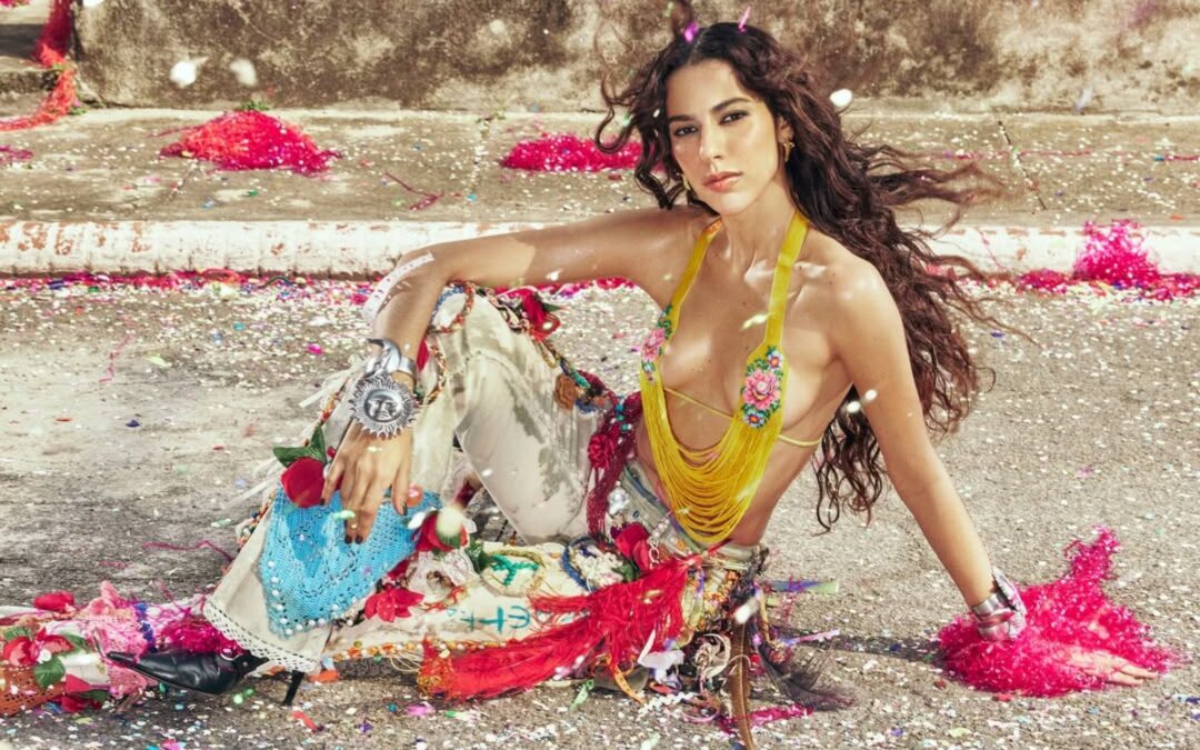 MARINA SENA TRANSBORDA MUSICALIDADE E ENTREGA O VERÃO EM SUA POTÊNCIA MÁXIMA NO EP “MARINADA”