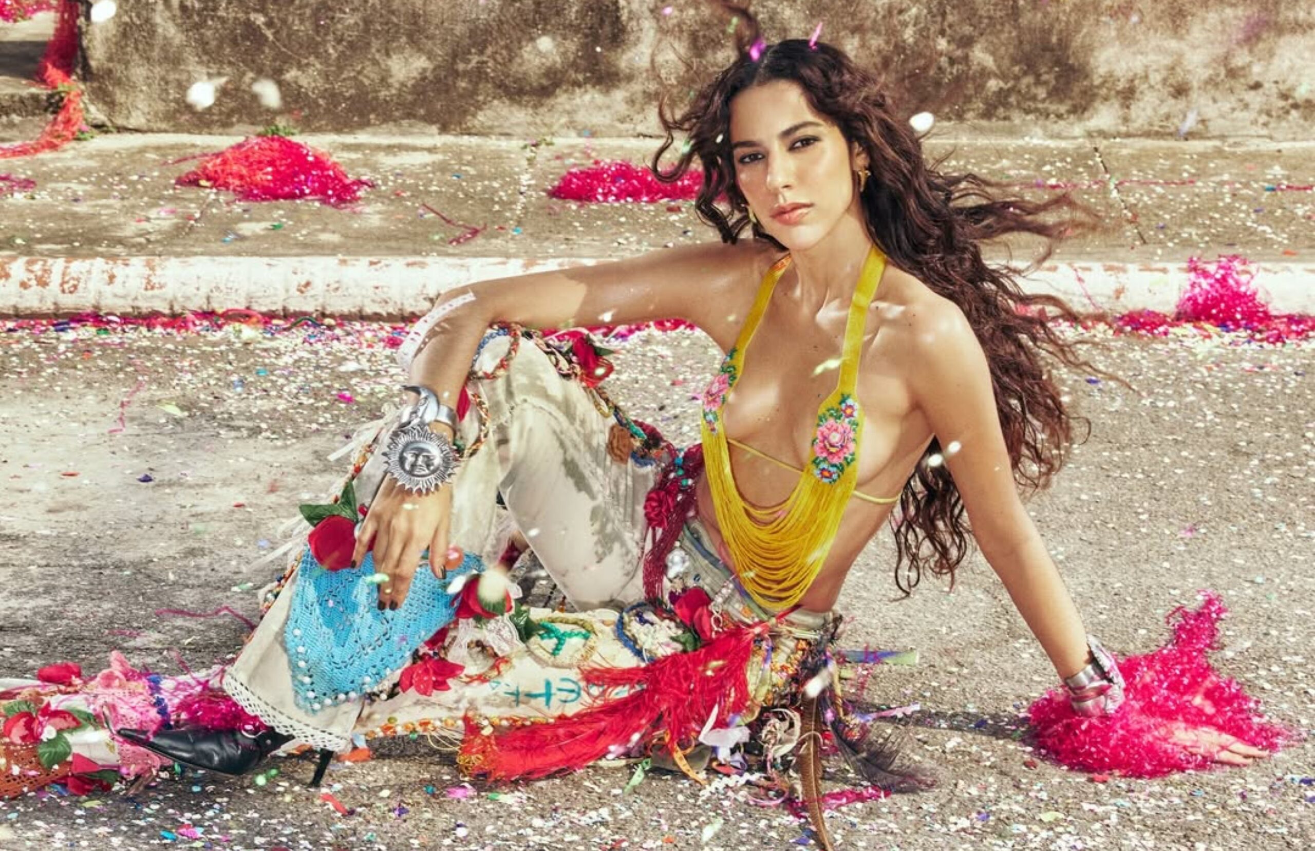 MARINA SENA TRANSBORDA MUSICALIDADE E ENTREGA O VERÃO EM SUA POTÊNCIA MÁXIMA NO EP “MARINADA”