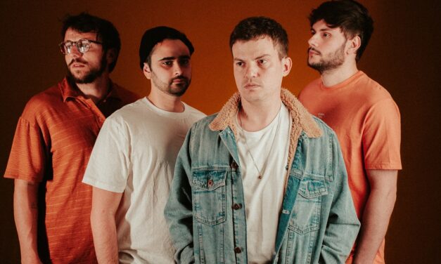 CARVEL ABRE ESPAÇO PARA NOVOS TIMBRES E ANTECEDE NOVO ÁLBUM COM O CLIPE DO SINGLE “PRESO EM VOCÊ”