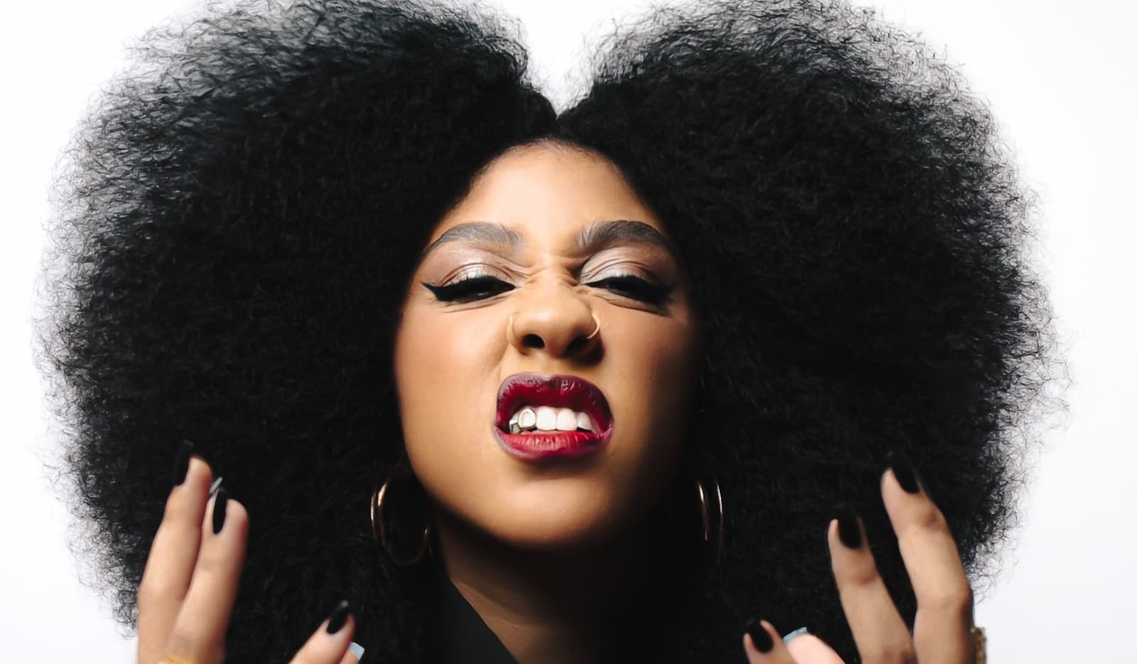 CLARA RIBEIRO DISPONIBILIZA O CLIPE DE “SEGREDOS”, SINGLE QUE INTEGRA O EP “DESABAFOS”