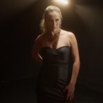 VIVI ZANROSSO TRANSFORMA DESPEDIDA EM UM ATO DE FORÇA PESSOAL NA ROCK BALLAD “GOODBYE”